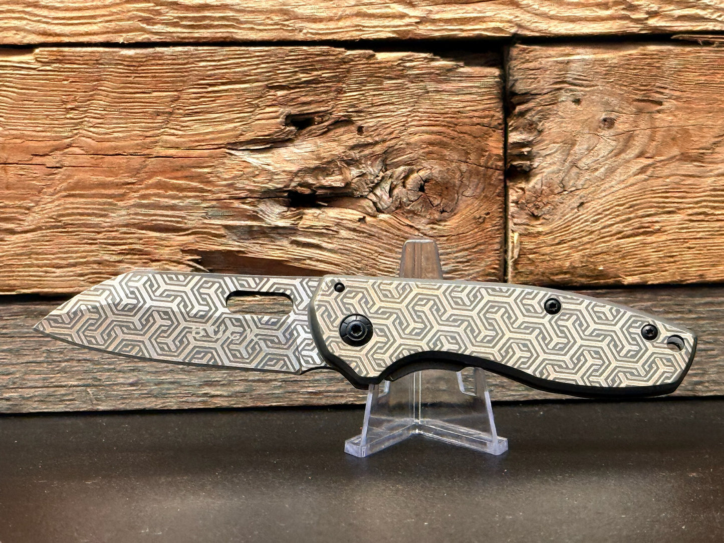 Custom Engraved Buck Knife with Geometric Grit – Sharp Resolve