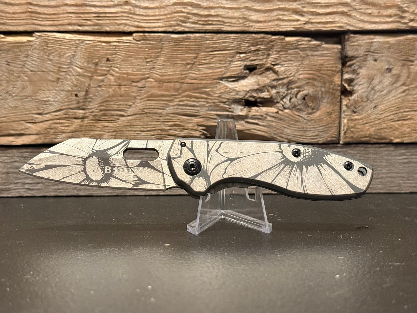 Beautiful Custom Engraved Daisy Burst Buck Knife – Blade of Rebellion