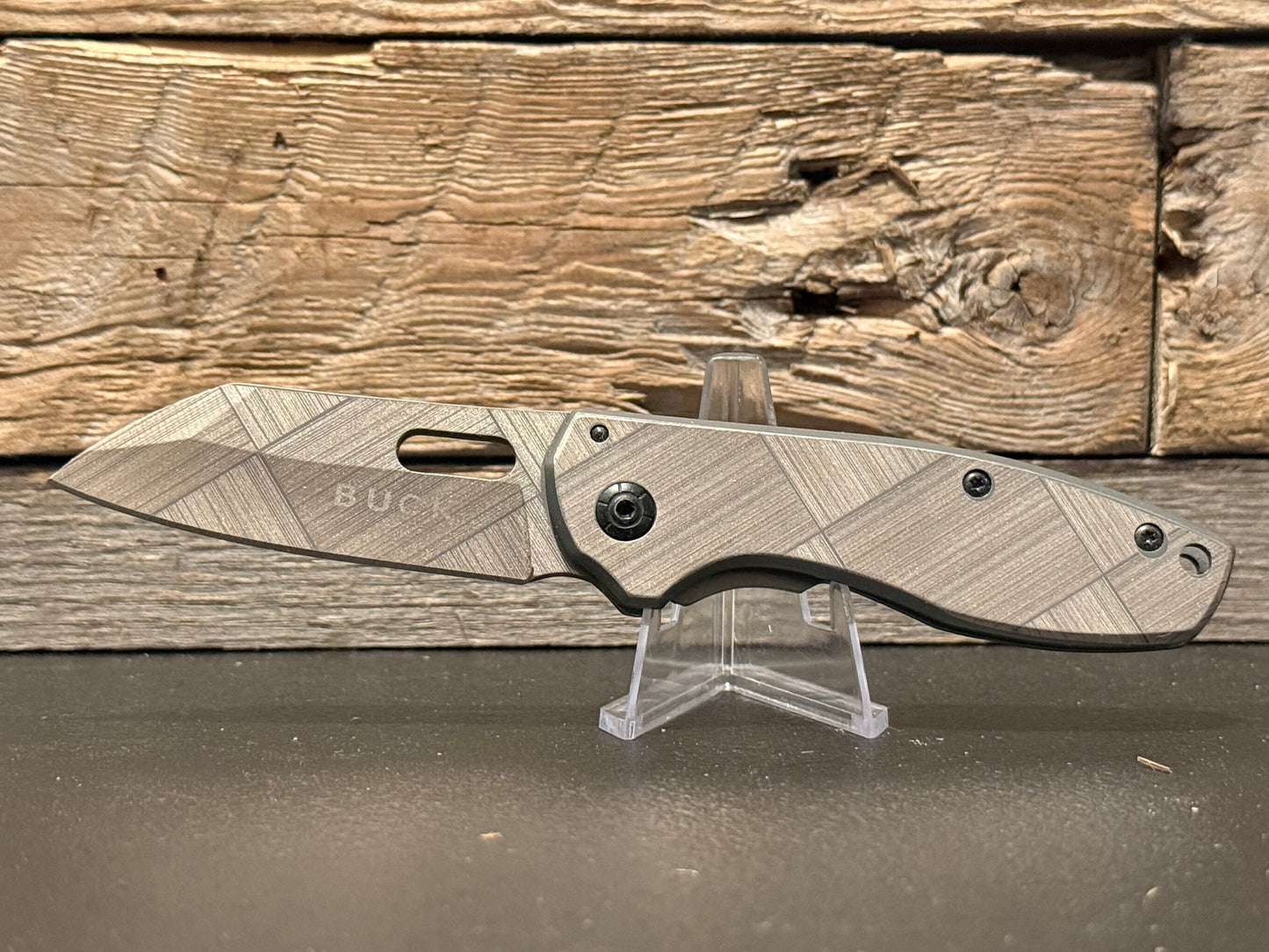 Custom Engraved Carbon Fiber Pattern Buck Knife – Blade of Strength