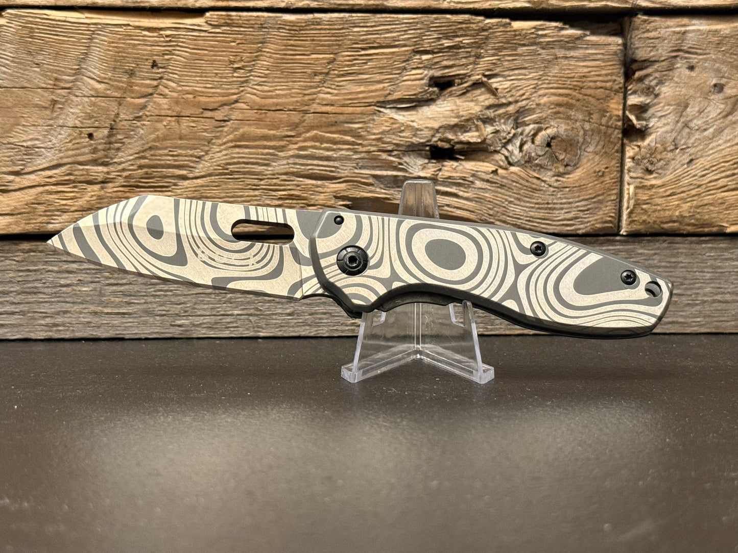 Custom Engraved Buck Knife w/ Damascus Steel Pattern – Blade of Resilience