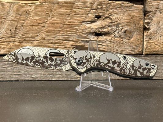 Skull-Engraved Buck Knife (Steel) – Blade of Defiance